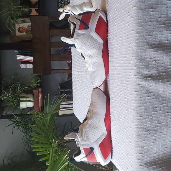 Nike Mens Basketball LeBron Soldier XIV Size 8.5 - Picture 4 of 8